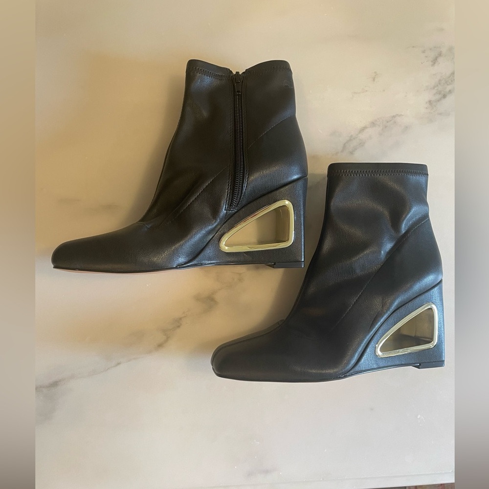 Katy Perry Hollow Heel Wedge Bootie in Black, Size 6 - Picture 2 of 6